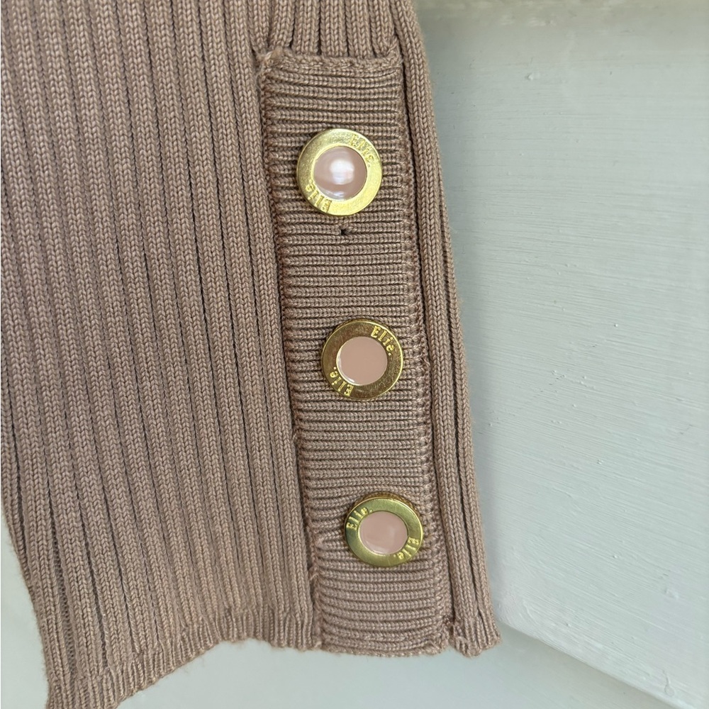 Elie Elie Tahari Ribbed Tan V-Neck Top NWOT - Picture 9 of 9
